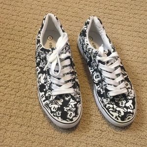 Mickey Mouse tennis shoes